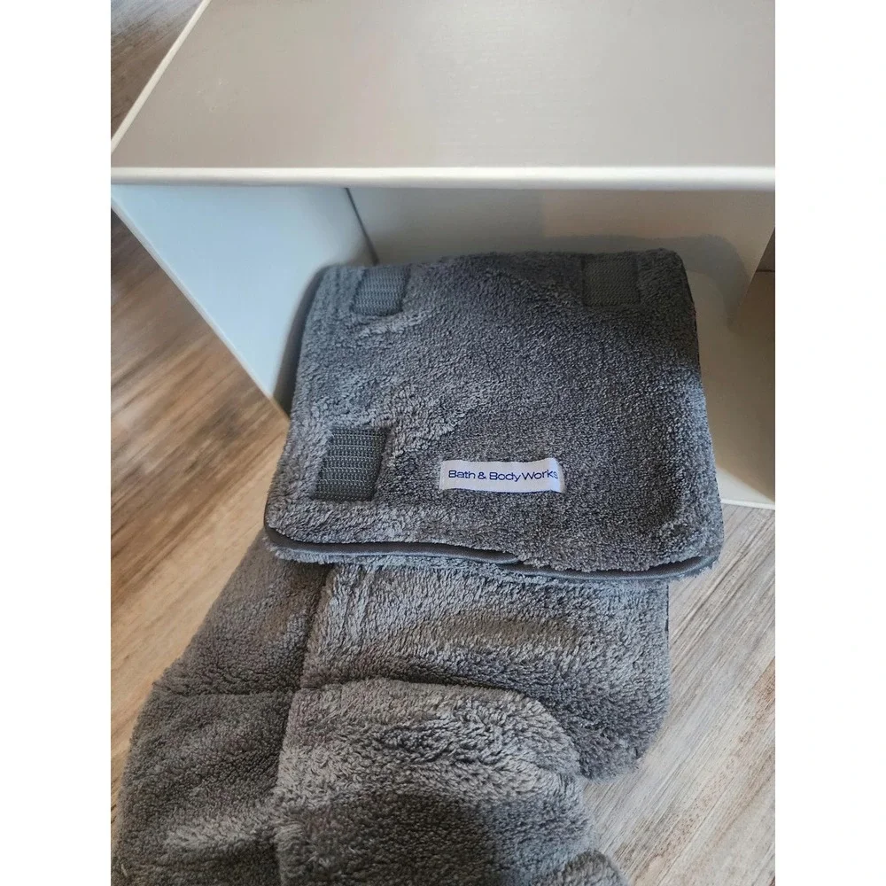 Bath & Body Works Sweetest Softest Ever Warming Neck Wrap Gray Lavender Scented